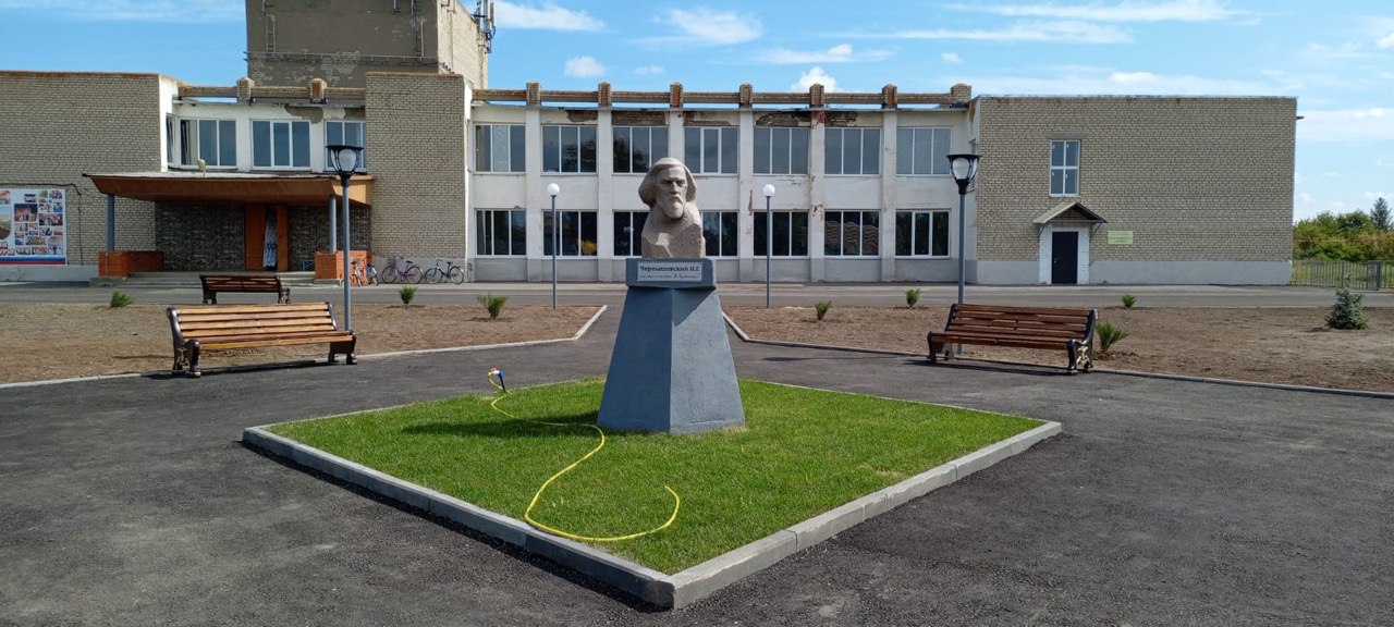 Бюст Чернышевского вновь украшает Долину